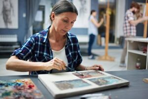 woman participating in art therapy in greenville fl