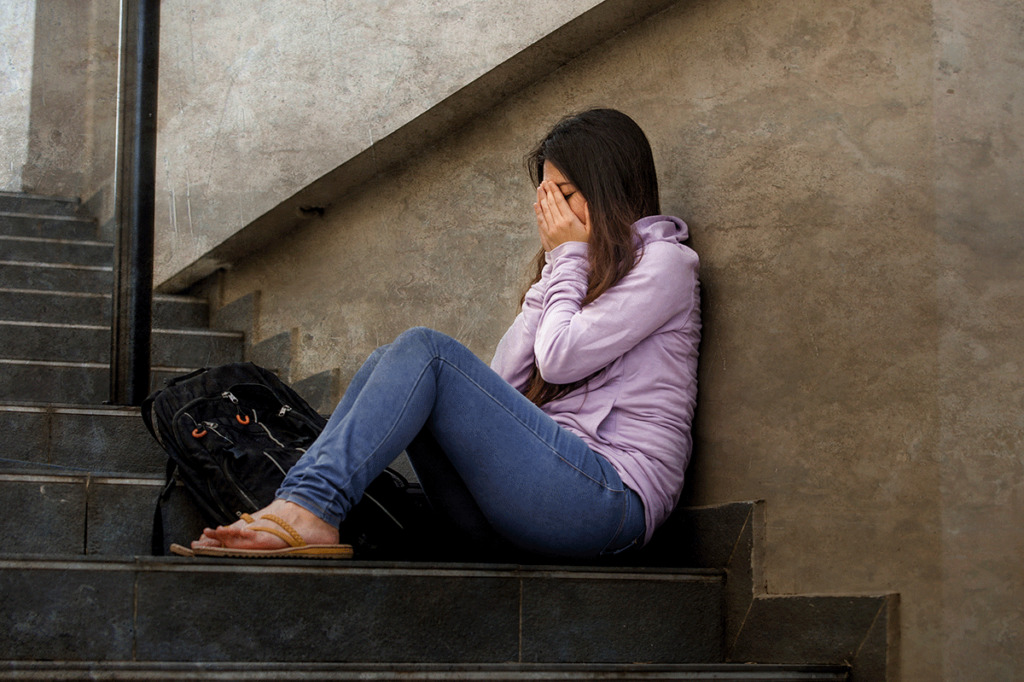 Girl experiencing the signs of an anxiety attack